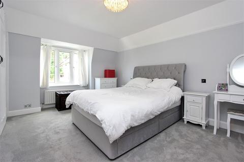 3 Beacon Way, Banstead, SM7 1DZ