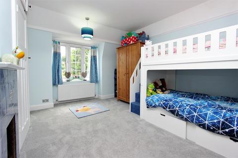 3 Beacon Way, Banstead, SM7 1DZ