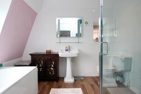 3 Beacon Way, Banstead, SM7 1DZ
