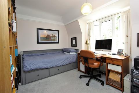 3 Beacon Way, Banstead, SM7 1DZ