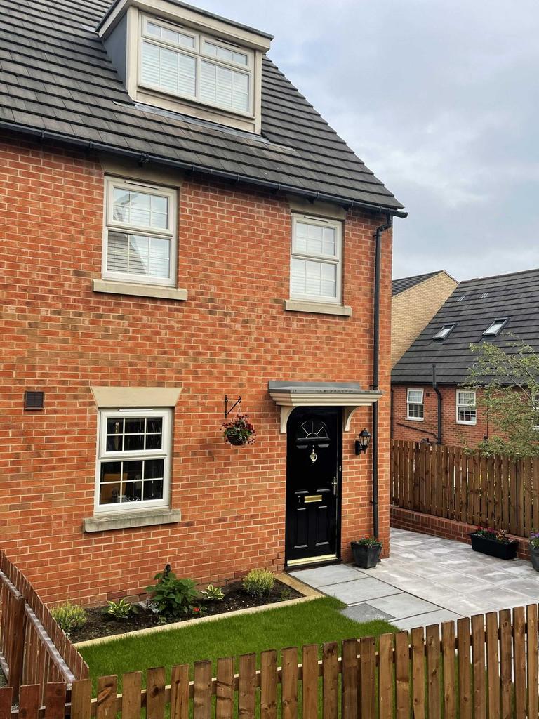 mozart-way-morley-leeds-ls27-7gq-3-bed-semi-detached-house-225-000