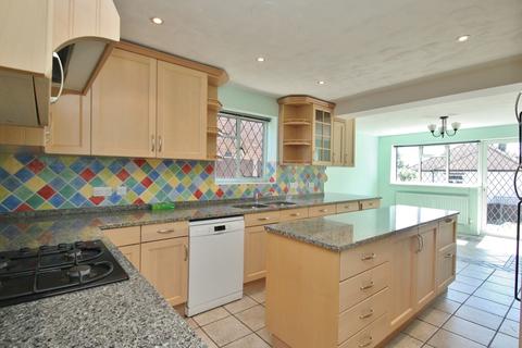 4 bedroom detached house to rent - Beresford Drive, Woodford Green