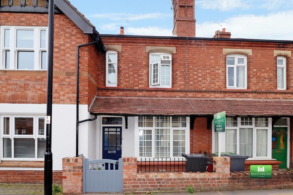 Priory Road, Kenilworth 2 bed end of terrace house £310,000