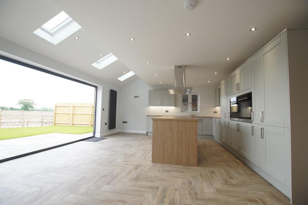 Oakfield Road, Skellingthorpe, Lincoln 3 bed link detached house £