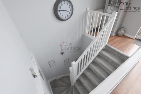 2 bedroom penthouse to rent, Loxley Court