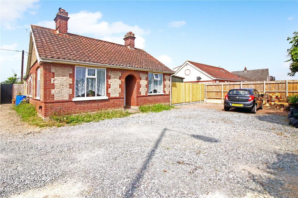 Norwich Road, Poringland, Norwich, Norfolk, NR14 2 bed bungalow for
