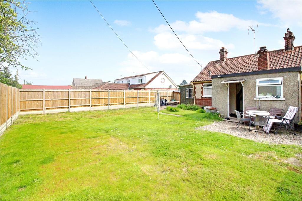 Norwich Road, Poringland, Norwich... 2 bed bungalow £250,000