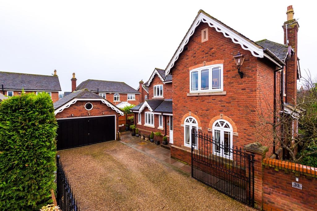 Ashberry Drive, Appleton Thorn, Warrington, WA4 5 bed detached house