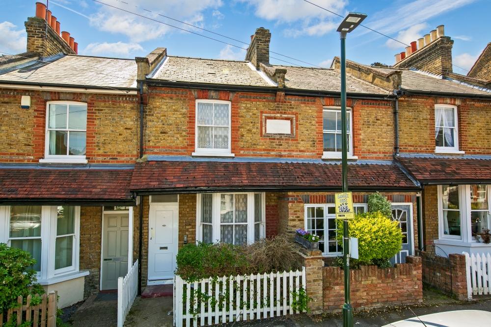 Sunnyside Road, Teddington, TW11 2 bed terraced house - £550,000