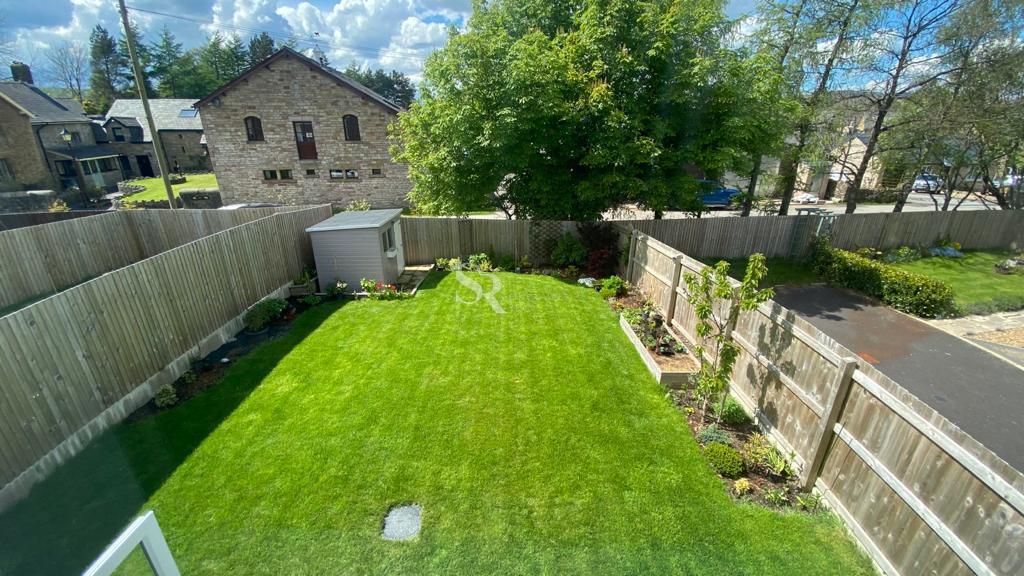 Rosebay Gardens, ChapelenleFrith, High Peak, SK23 0UF 3 bed detached