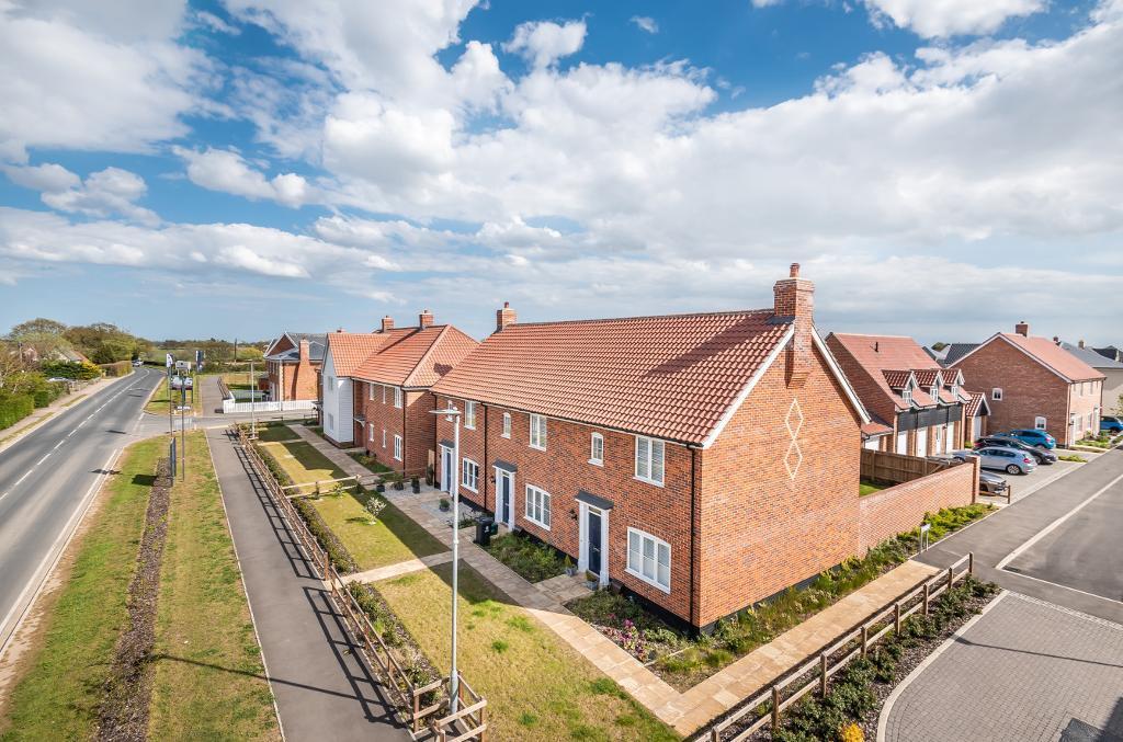 Forrester Road, Mistley, Manningtree, Essex, CO11 2FJ 3 bed end of terrace house £325,000