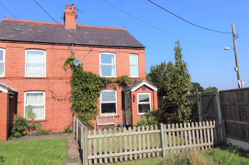 Bedwell Road, Cross Lanes, Wrexham 2 bed semidetached house £650 pcm