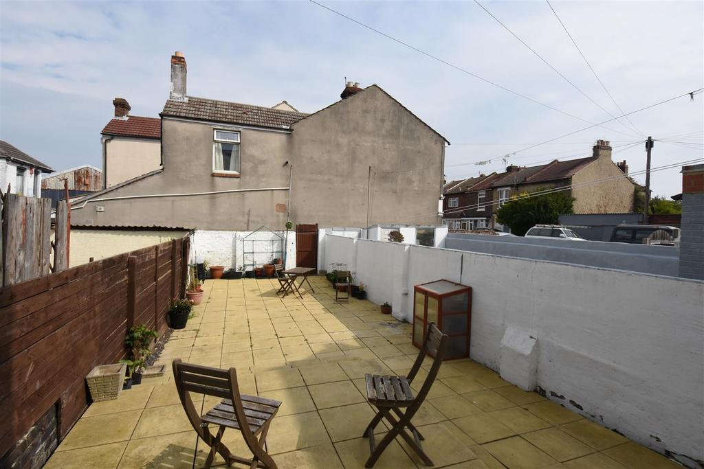 Chichester Road, North End, Portsmouth 7 bed terraced house £525 pcm
