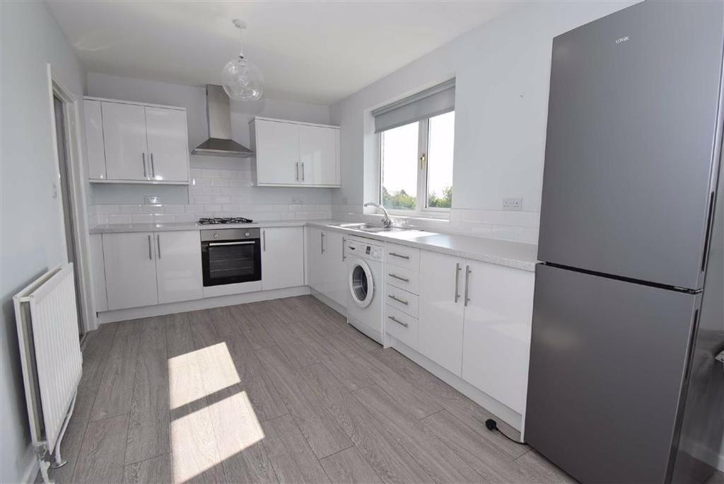 River Drive, South Shields 2 bed flat £525 pcm (£121 pw)