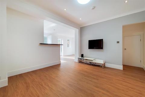 16 Ascham End, London, E17 5EB