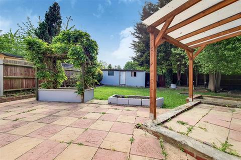 16 Ascham End, London, E17 5EB