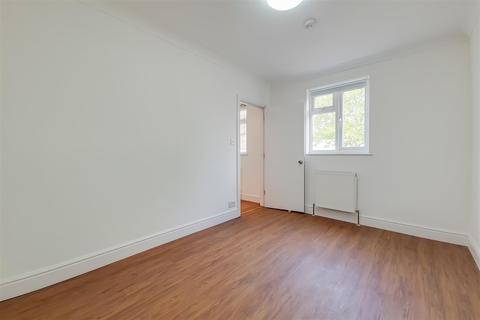 16 Ascham End, London, E17 5EB