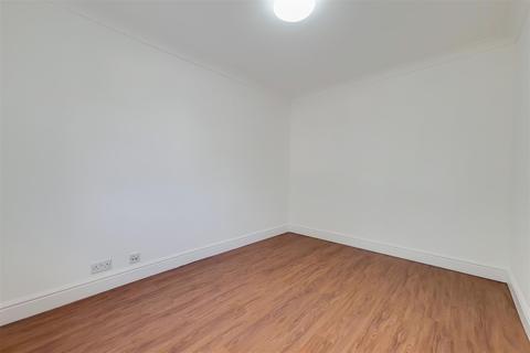 16 Ascham End, London, E17 5EB