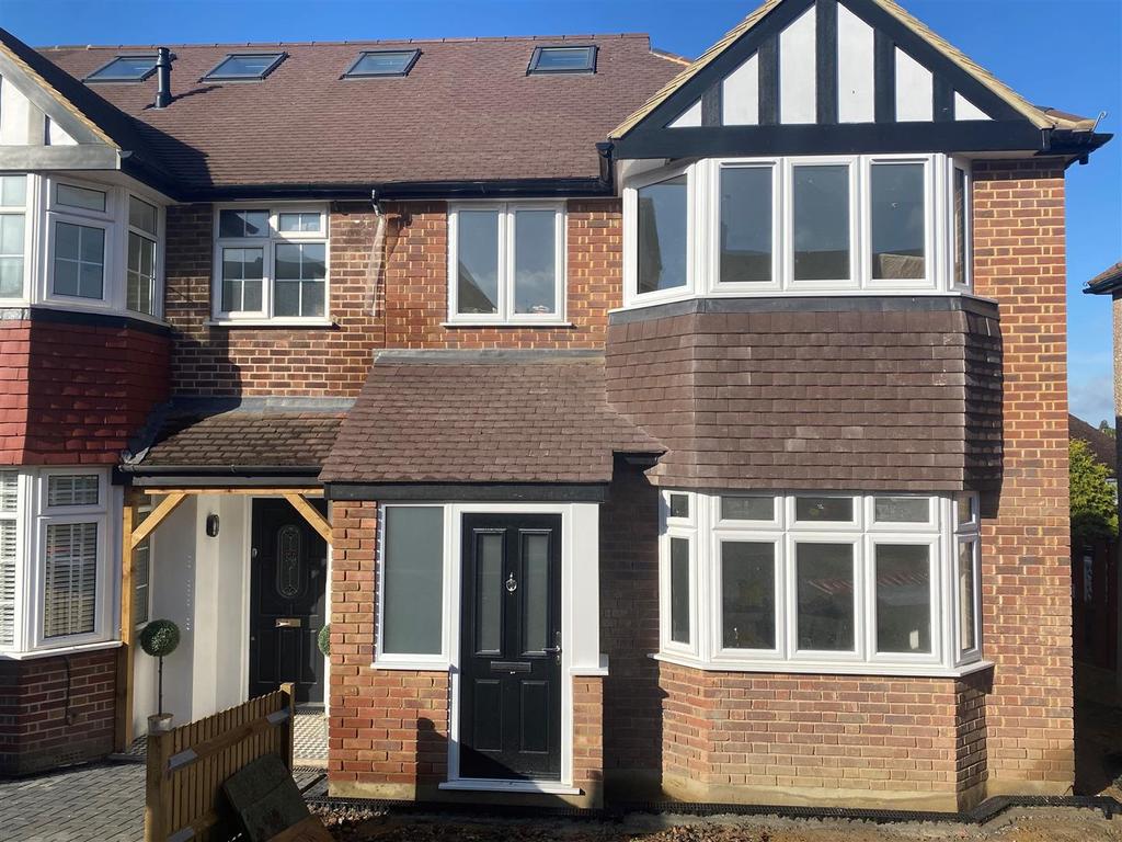 Dunster Avenue, Morden, SM4 2 bed house £575,000