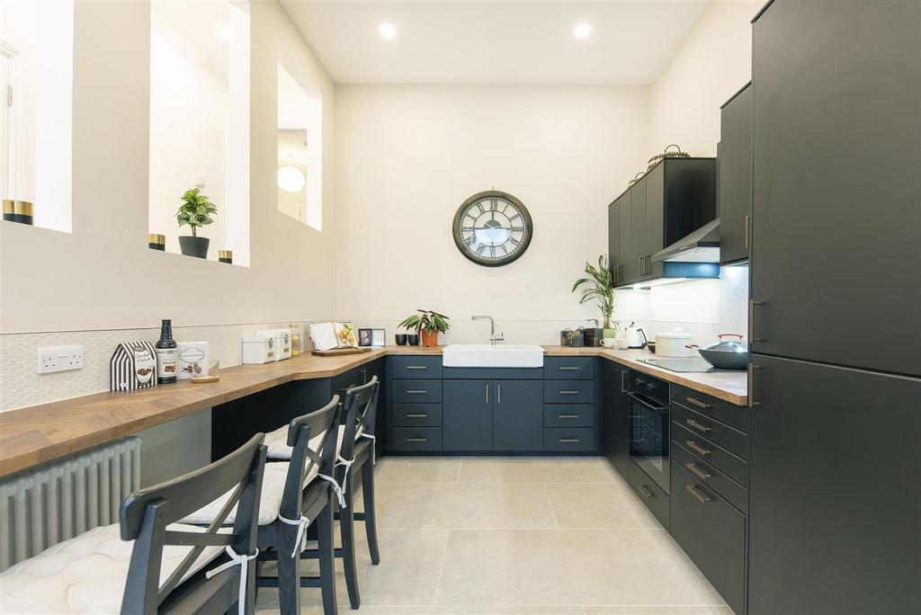 Dunster Avenue, Morden, SM4 2 bed house £575,000