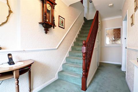 68 Pinnacle Hill, Bexleyheath, DA7 6AG