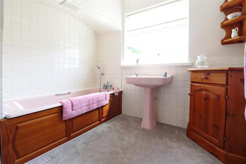 68 Pinnacle Hill, Bexleyheath, DA7 6AG