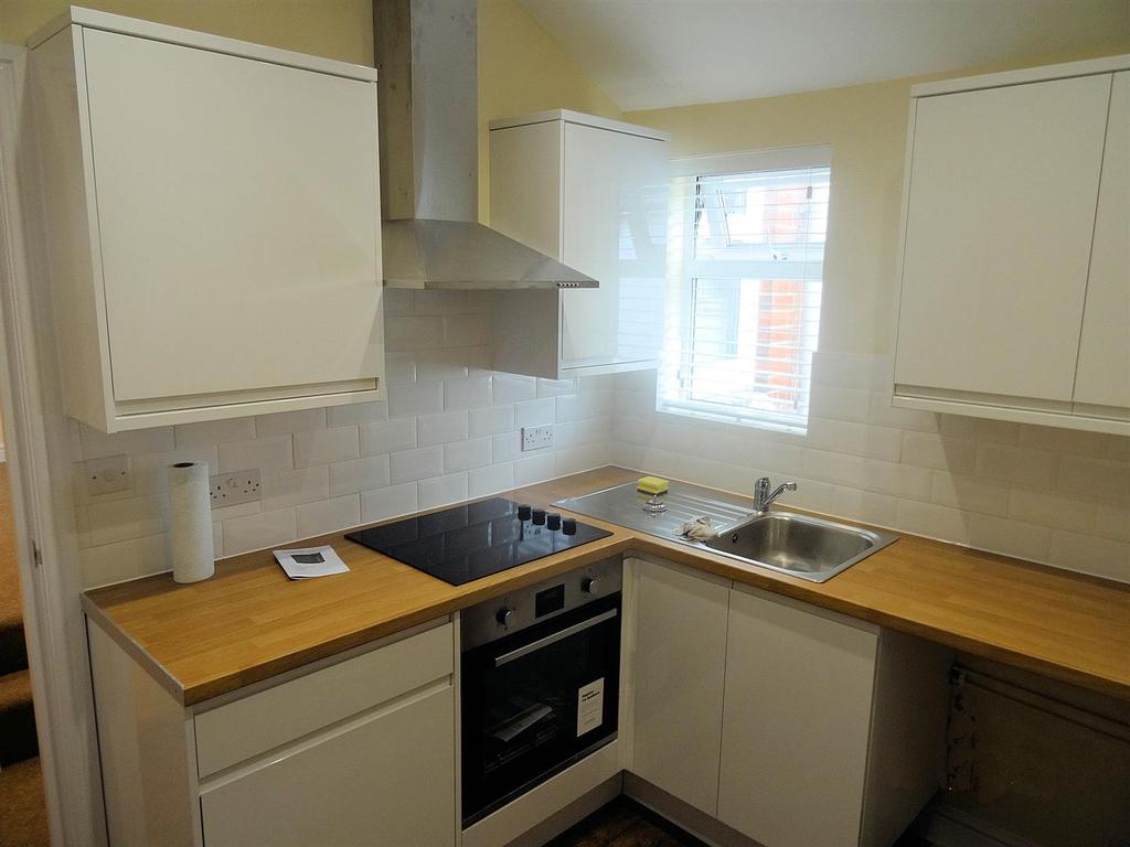 Richmond road 2 Kitchen.jpg