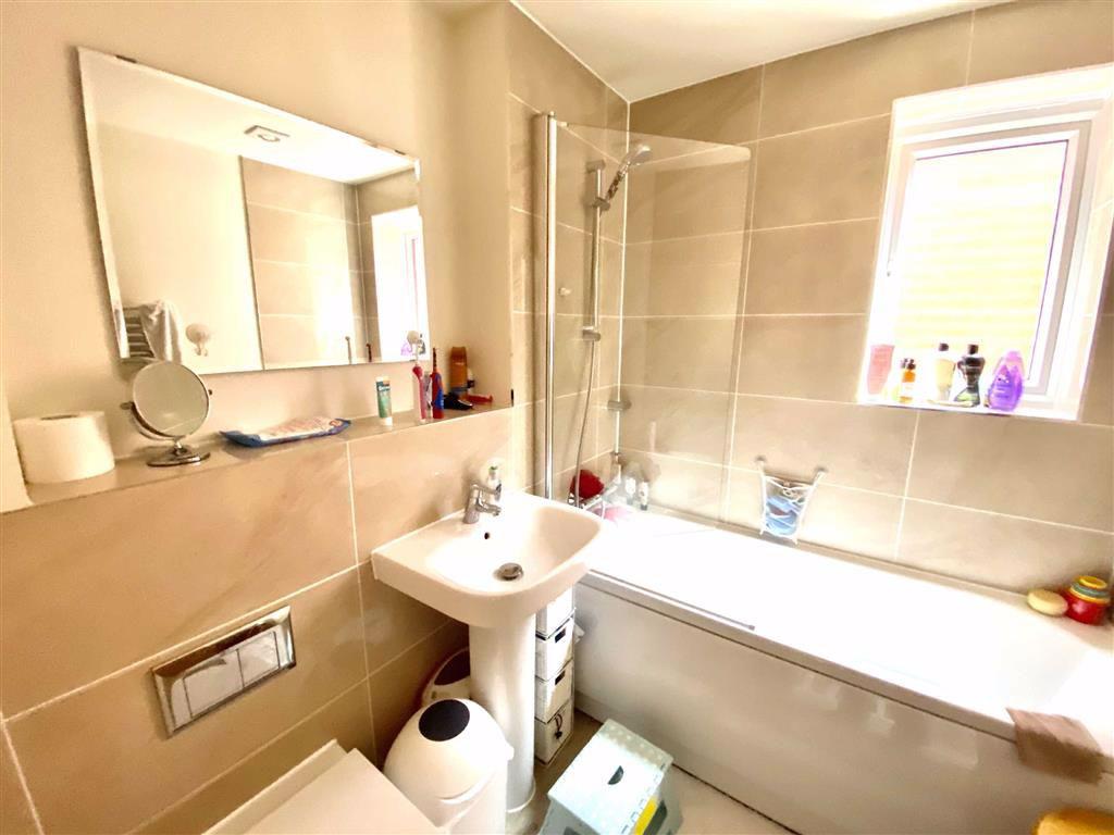 Modern bathroom (side)