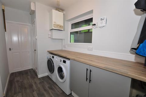 18 Barn Close, Cradley Heath, B64 7NQ