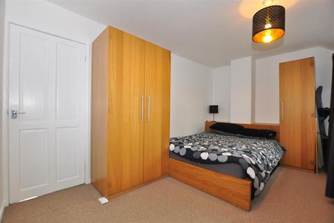 18 Barn Close, Cradley Heath, B64 7NQ