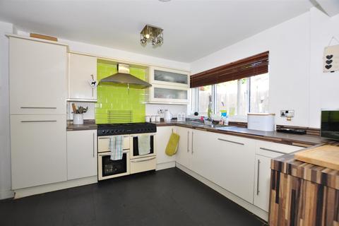 15 Dencil Close, Halesowen, B63 2DR