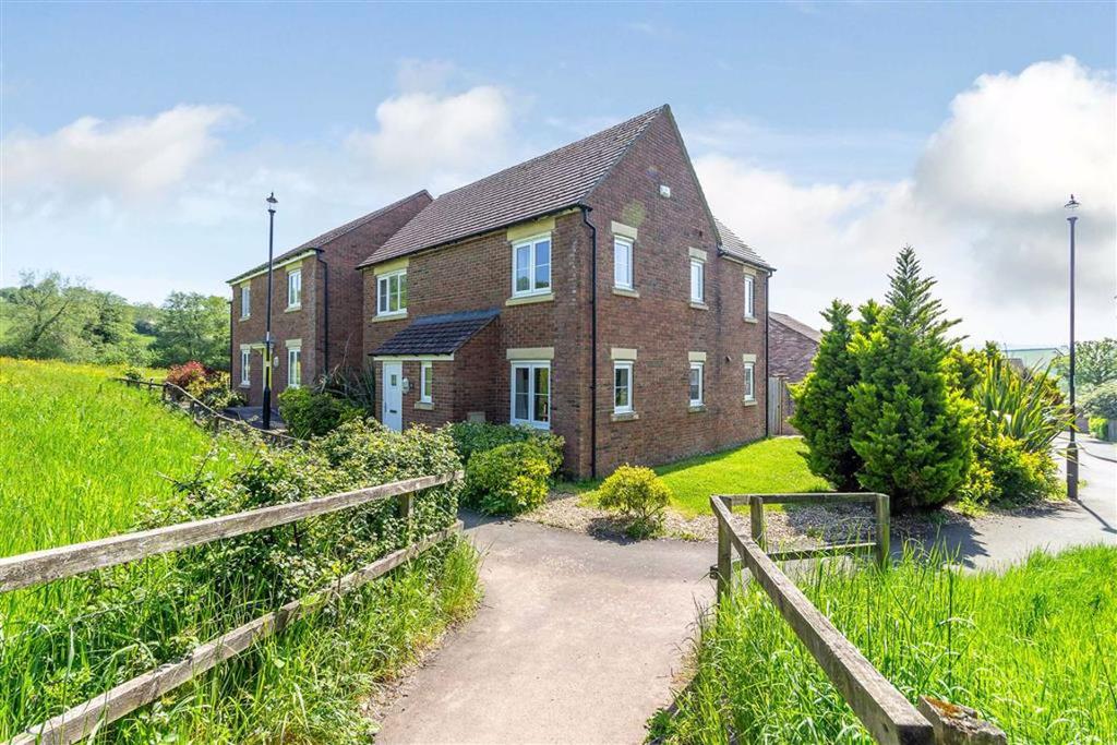 Burrium Gate, Usk, Monmouthshire 4 bed house £350,000