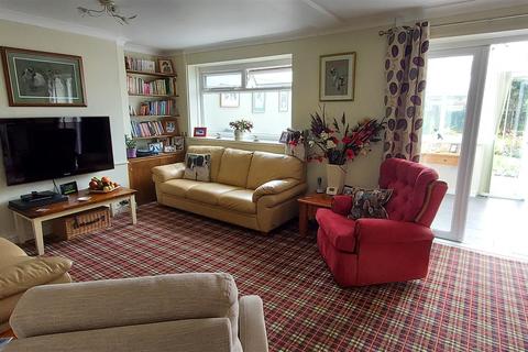 11 Brynymor, Burry Port, SA16 0LA