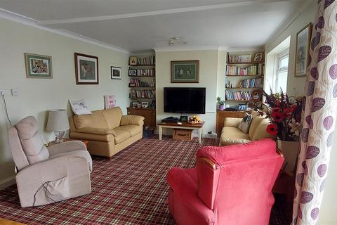11 Brynymor, Burry Port, SA16 0LA
