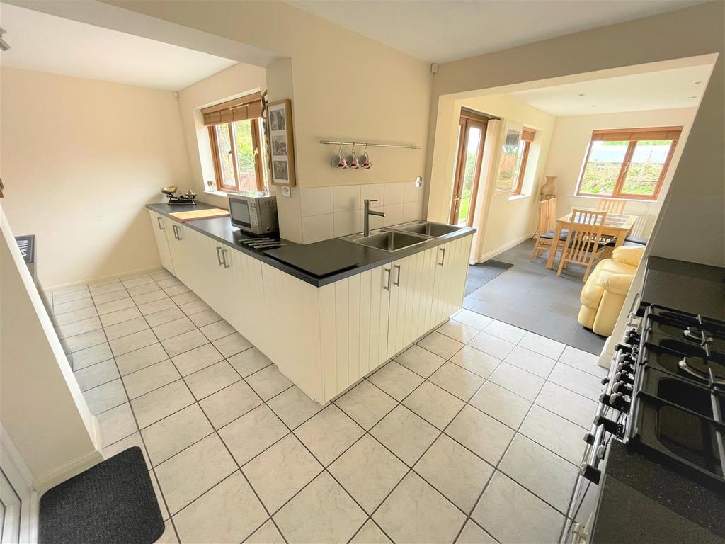Living dining kitchen