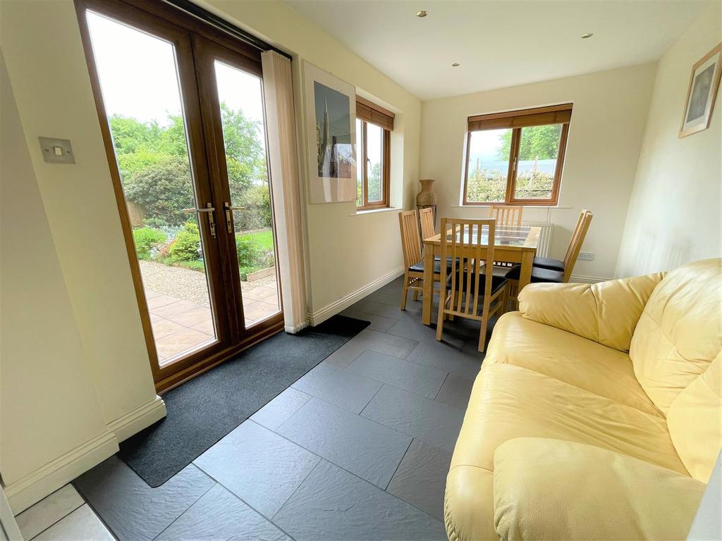 Living dining area