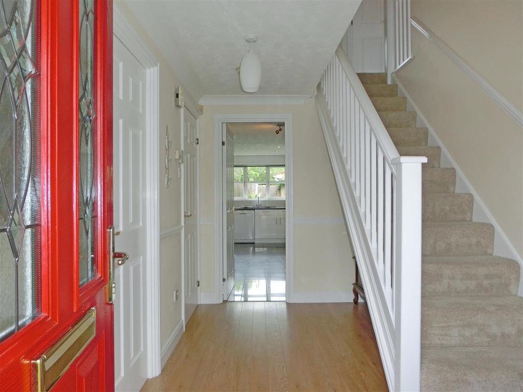 Laburnum Close 7 hall.jpg