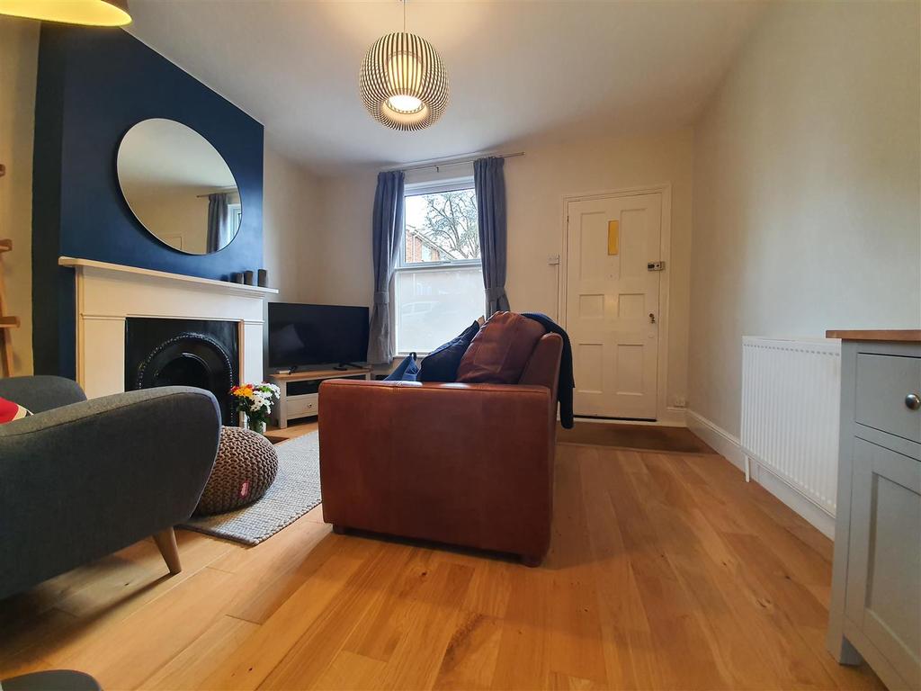 North Hill Road, Ipswich 3 bed semidetached house £875 pcm (£202 pw)