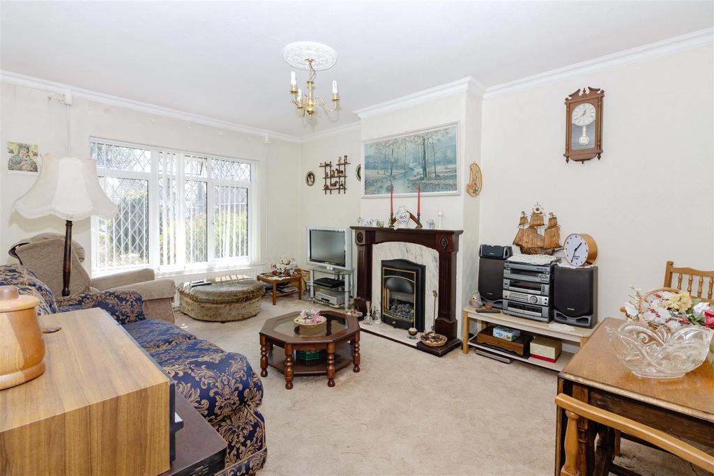 Melrose Close, Worthing 3 bed semidetached bungalow £375,000