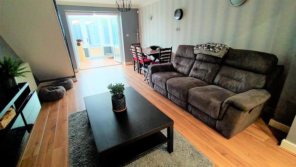 Lynton Court, Newton, Swansea 2 bed terraced house £215,000