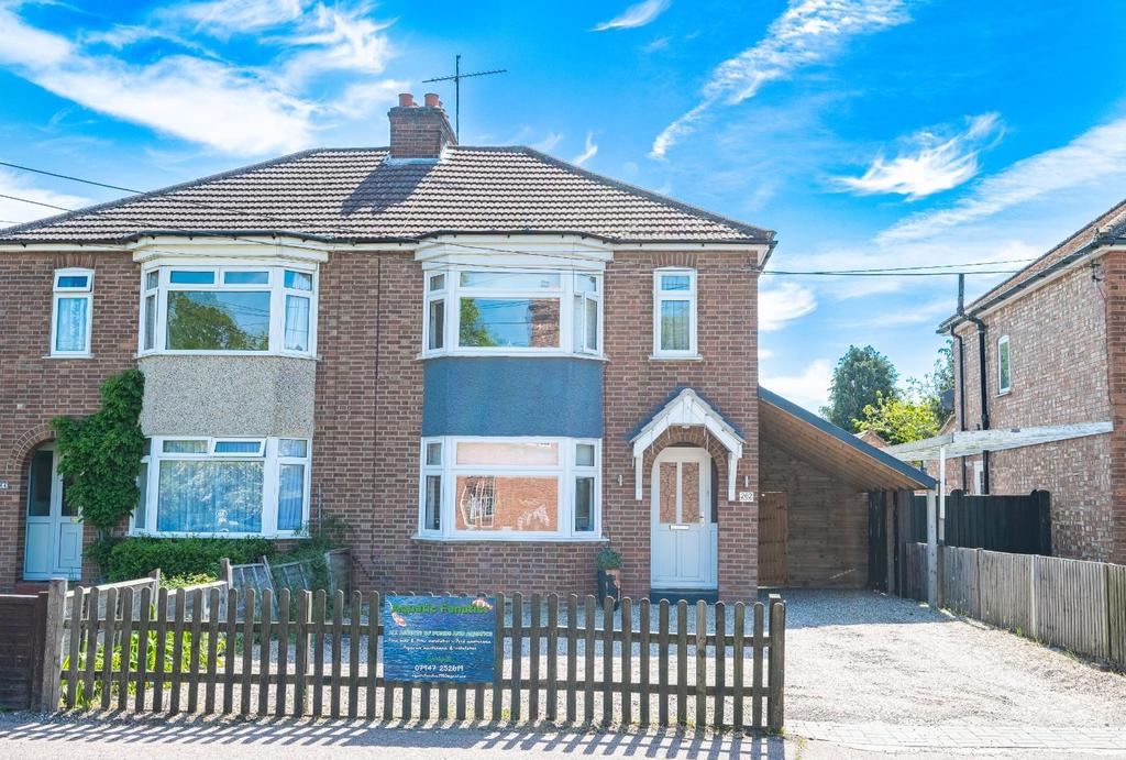 Broad Road, Braintree 3 bed semidetached house £400,000