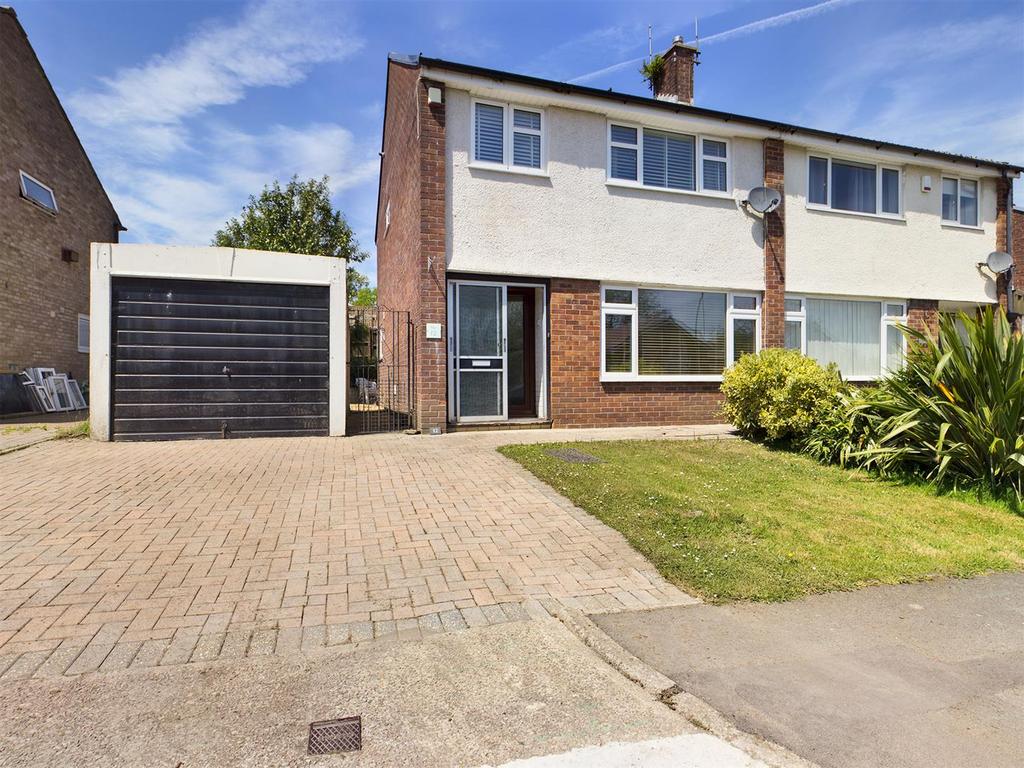 Monmouth Court, Caerphilly 3 bed semidetached house £220,000