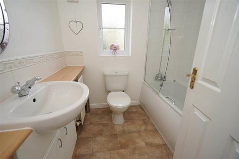 17 Abbeylea Drive, Westhoughton, Bolton, BL5 3ZD