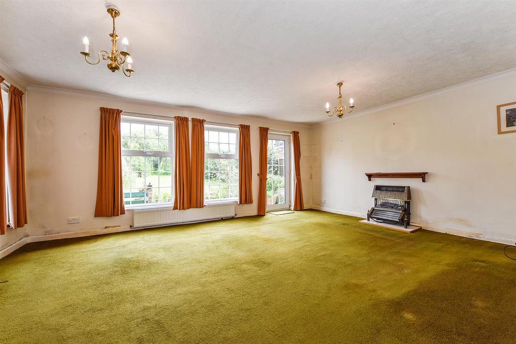 Leigh Road, Andover 4 bed detached house £400,000