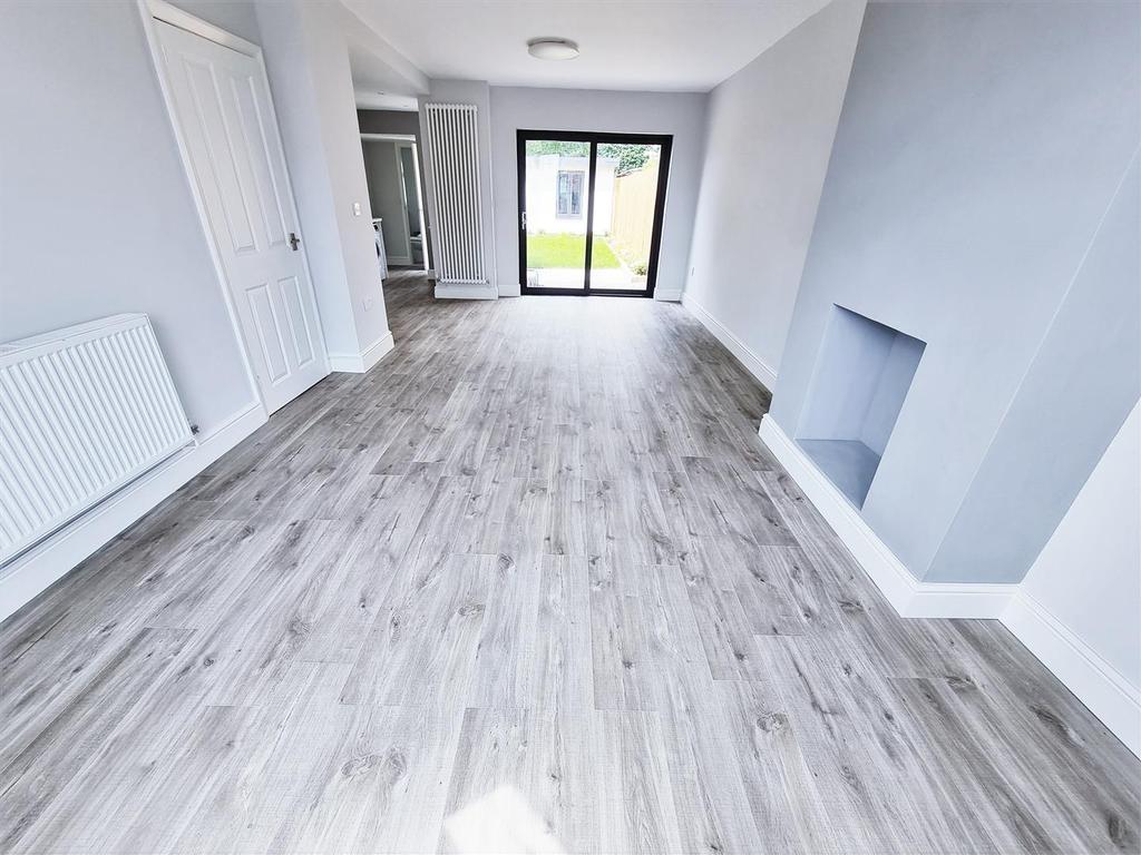 Rosslyn Avenue, Coundon, Coventry 3 bed terraced house £995 pcm (£230 pw)