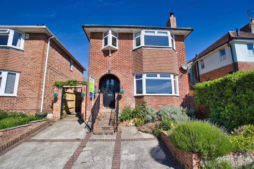 Orchard Valley, Hythe 3 bed house £1,550 pcm (£358 pw)