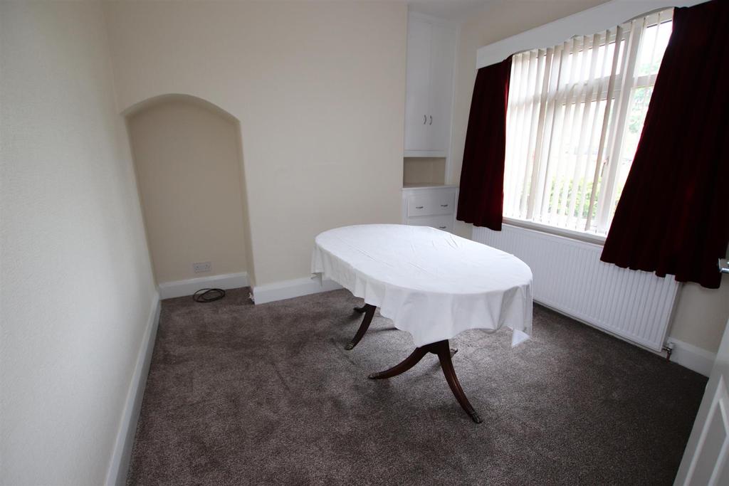 Park Road, Eccleshill, Bradford 3 bed semidetached house £695 pcm (£