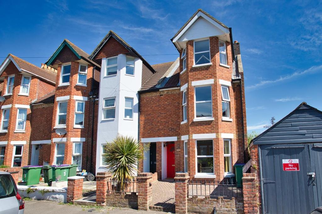 Morehall Avenue, Folkestone 4 bed end of terrace house £350,000