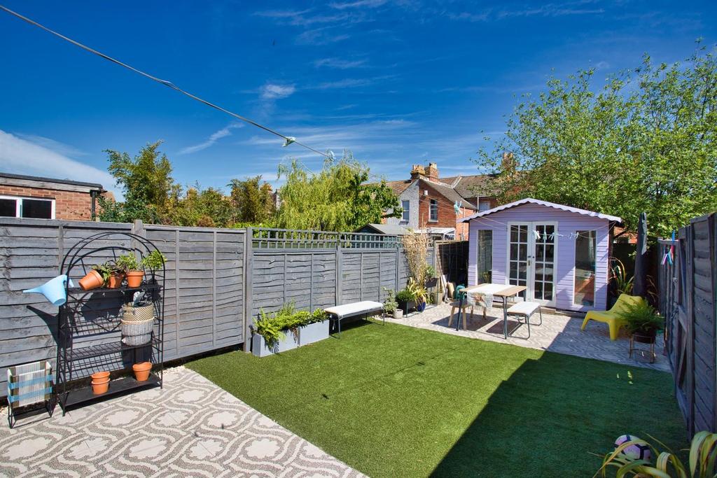 Morehall Avenue, Folkestone 4 bed end of terrace house £350,000