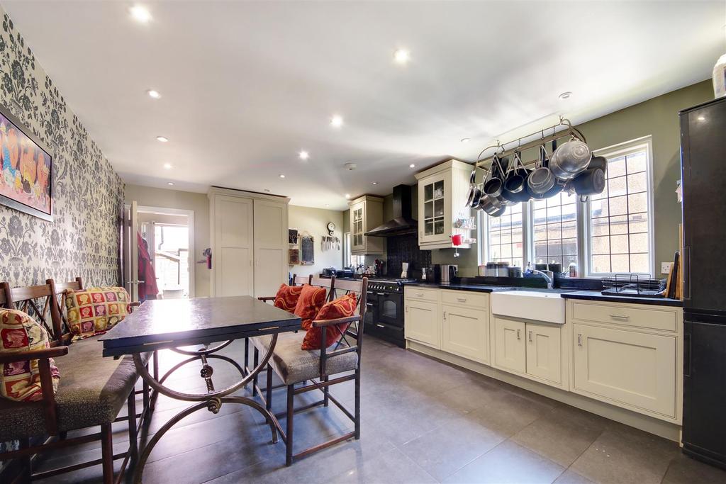 New Road, Shenley 4 bed end of terrace house £925,000